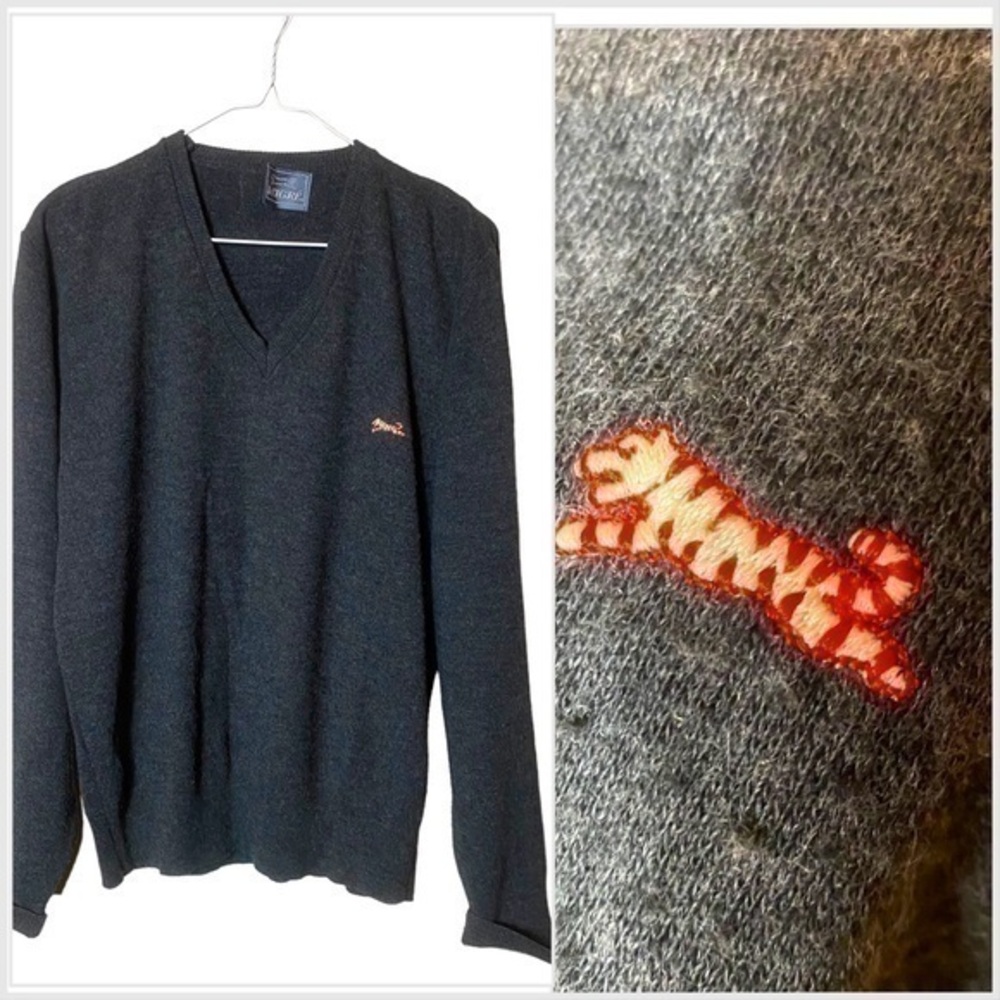 70s Vintage Le’ Tigre gray v neck sweater. Large